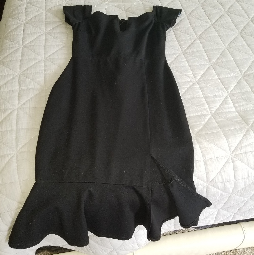 Black off the shoulders knee length dress